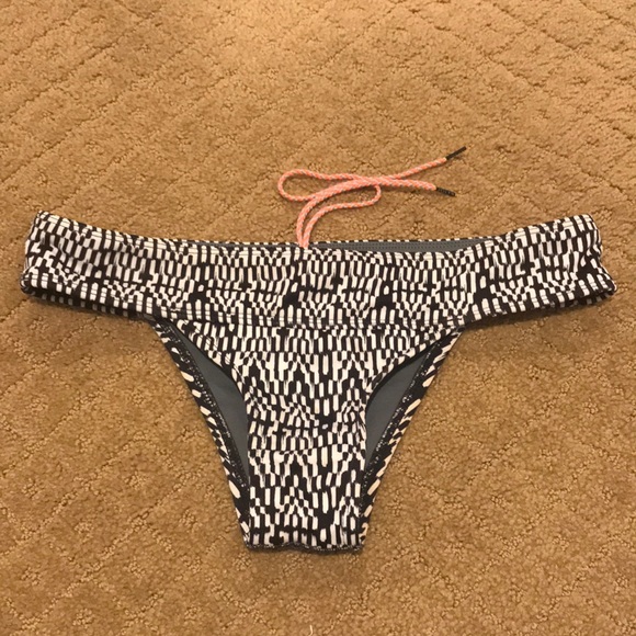 Jolyn Clothing Other - Jolyn bikini bottoms size M